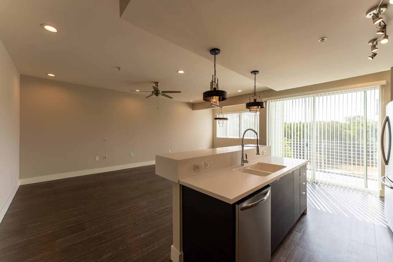604 N Bluff Dr #127 - Photo 7 of 38