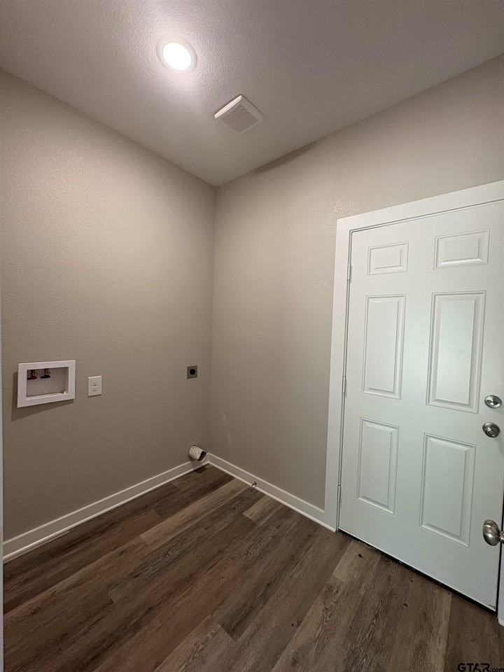 188 Oxford Ct - Photo 6 of 13