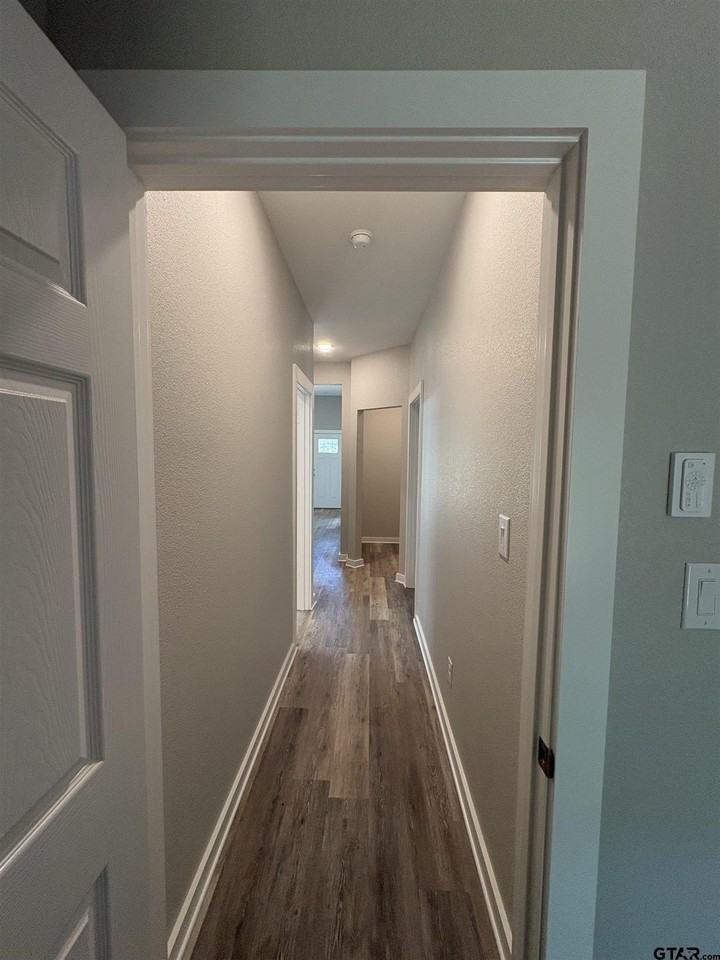 188 Oxford Ct - Photo 7 of 13