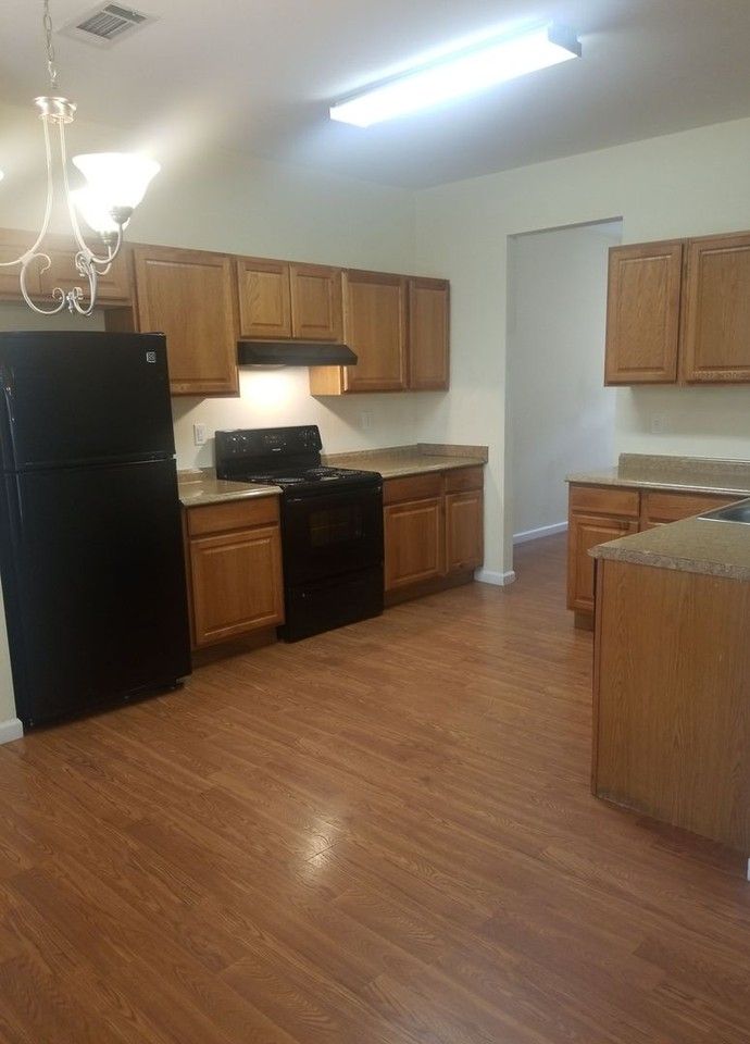 1518 Persimmon Trce - Photo 2 of 10