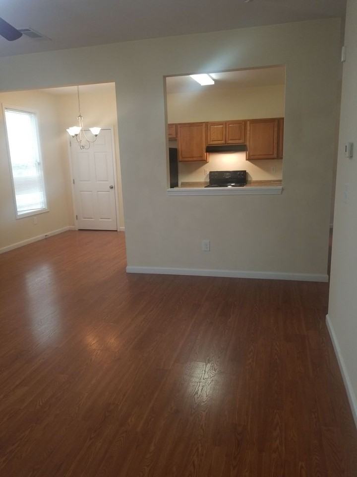 1518 Persimmon Trce - Photo 3 of 10