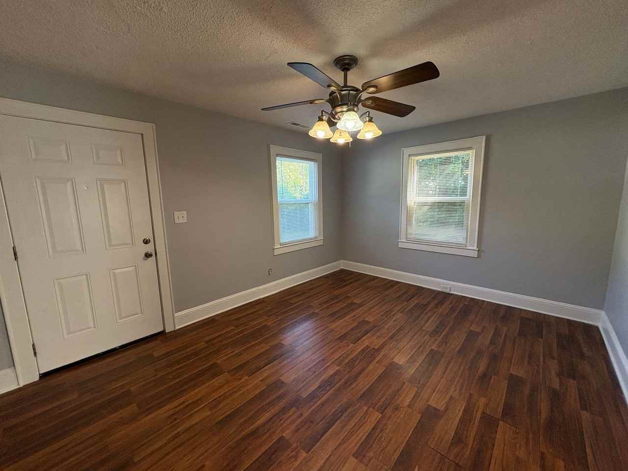 1832 Garibaldi Ave - Photo 2 of 20