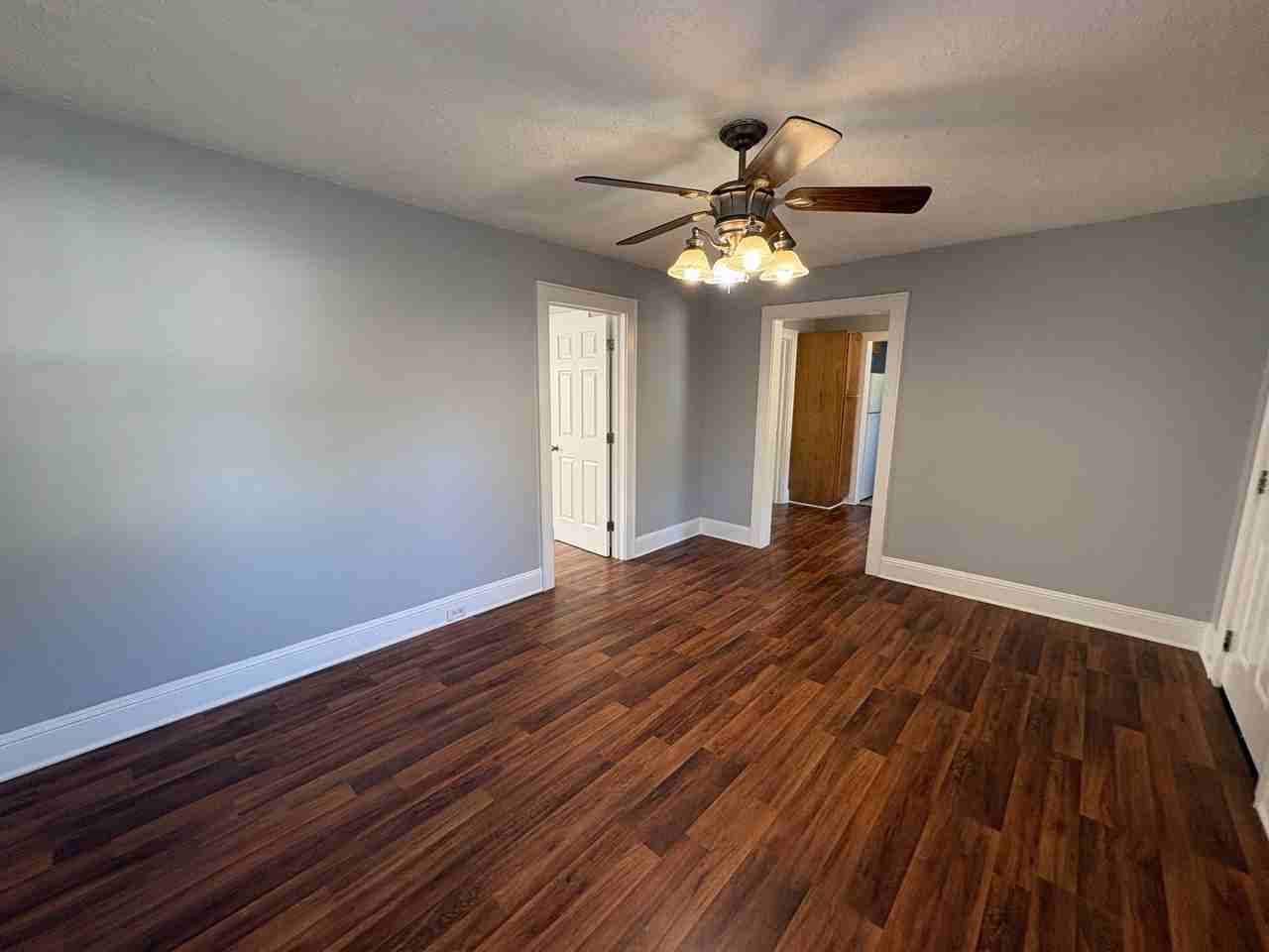 1832 Garibaldi Ave - Photo 3 of 20