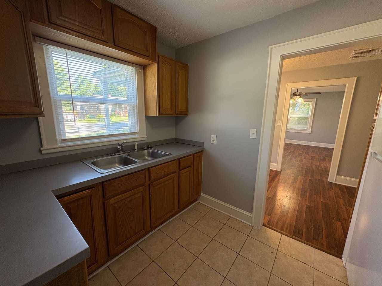 1832 Garibaldi Ave - Photo 5 of 20