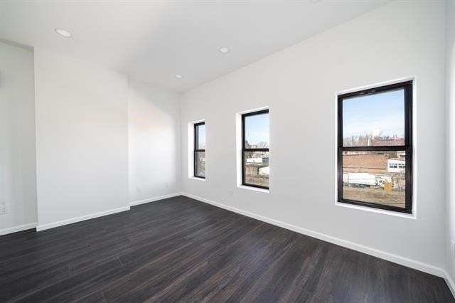 258 Suydam Ave - Photo 3 of 14