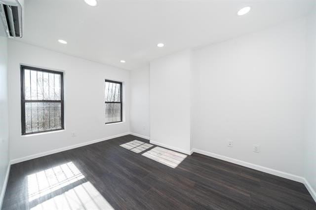 258 Suydam Ave - Photo 4 of 14