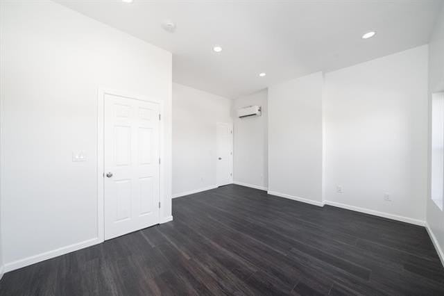258 Suydam Ave - Photo 5 of 14
