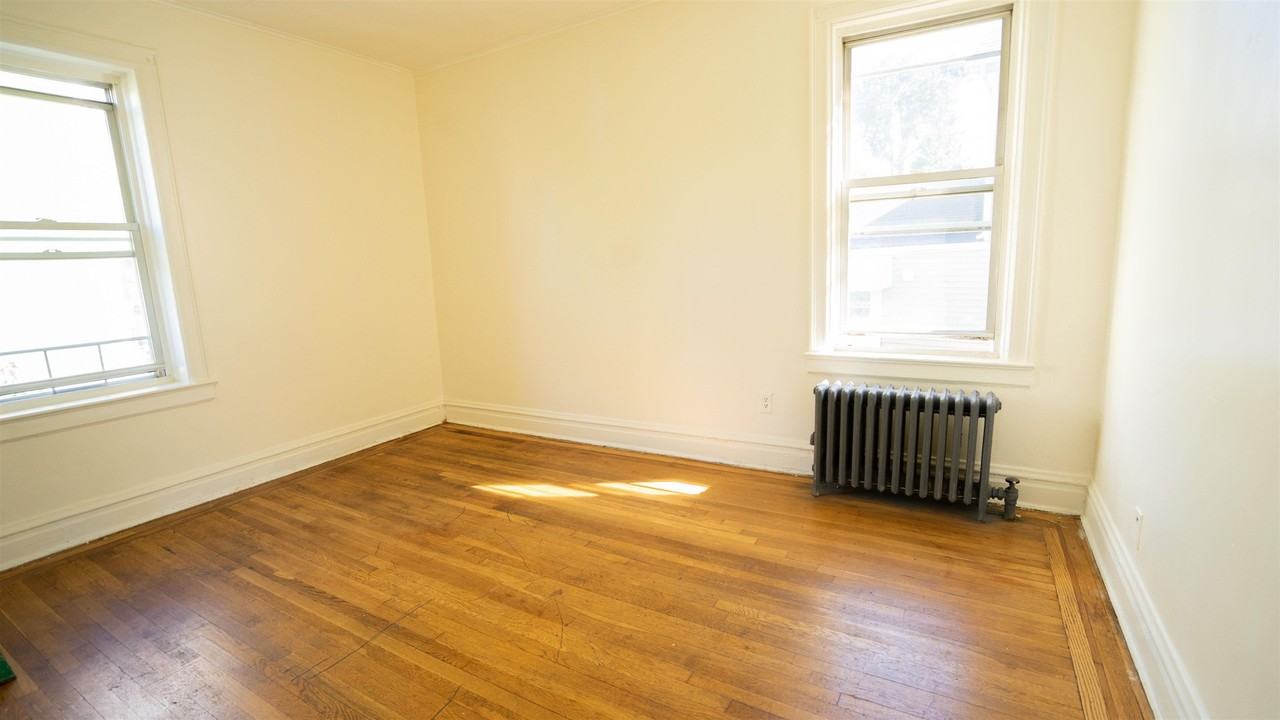 573 Avenue E - Photo 3 of 9