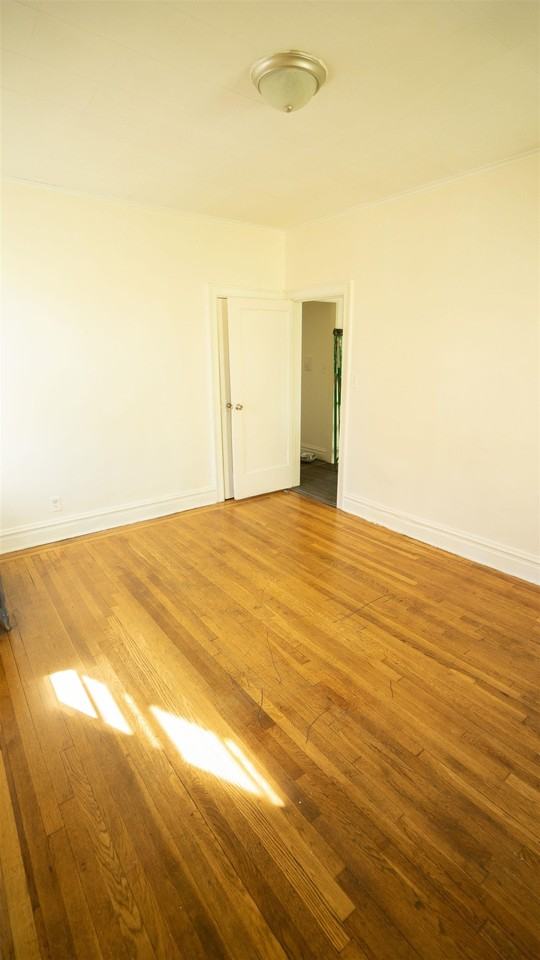 573 Avenue E - Photo 4 of 9
