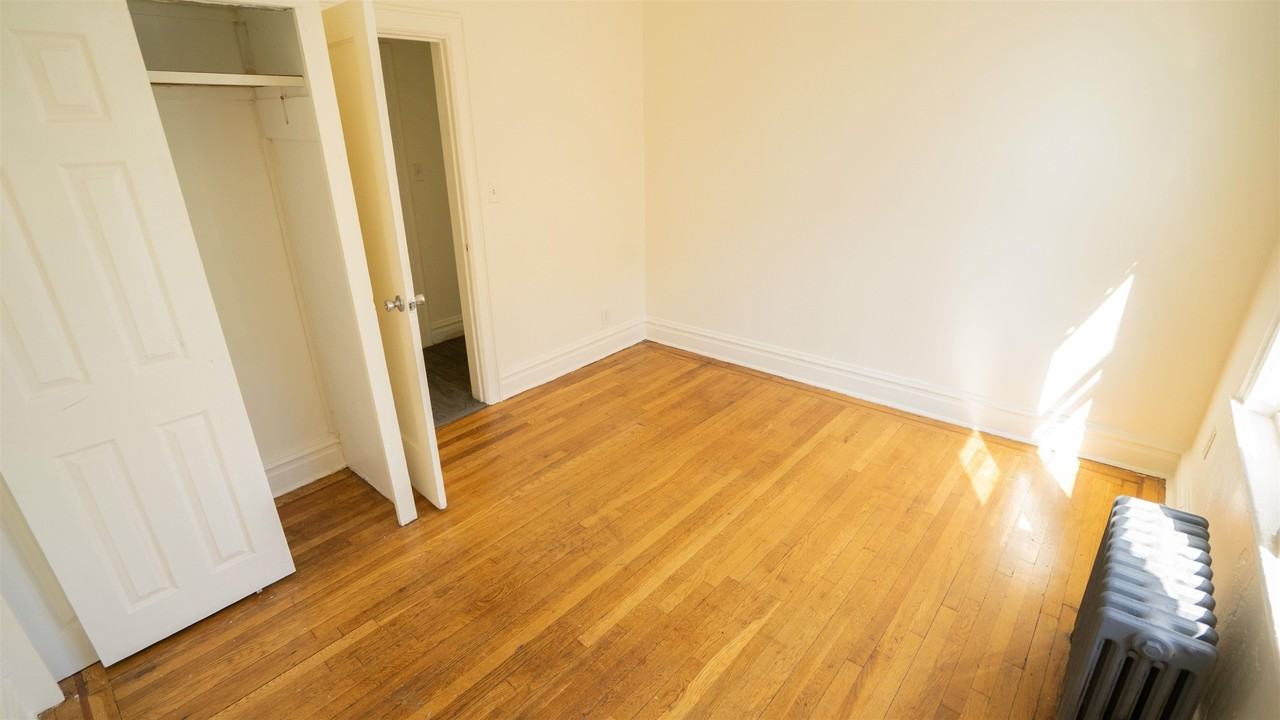 573 Avenue E - Photo 5 of 9