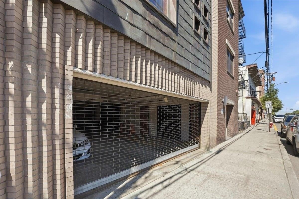515 30th St #1C - Photo 2 of 22