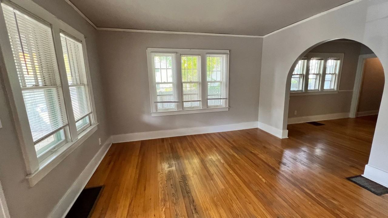 715 Barnett St Ne - Photo 2 of 13