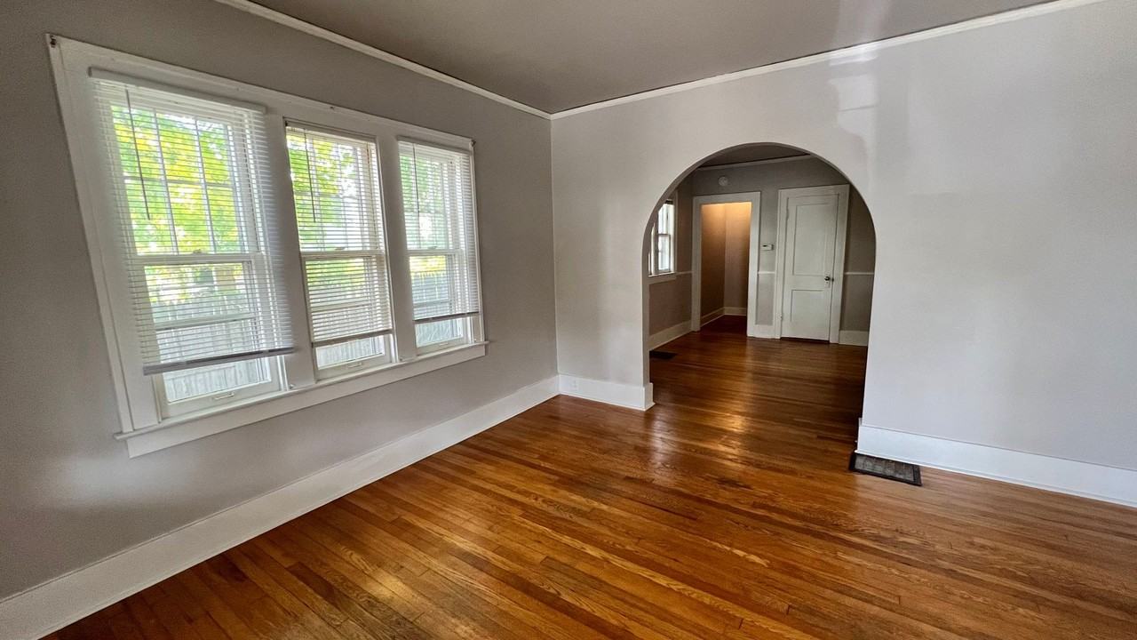 715 Barnett St Ne - Photo 3 of 13