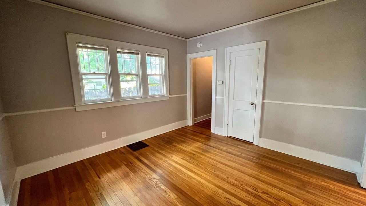 715 Barnett St Ne - Photo 5 of 13