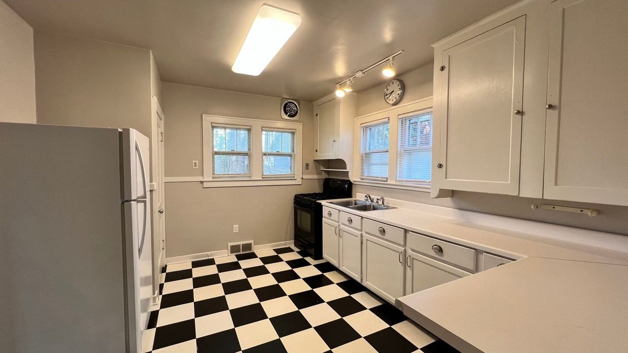 715 Barnett St Ne - Photo 7 of 13