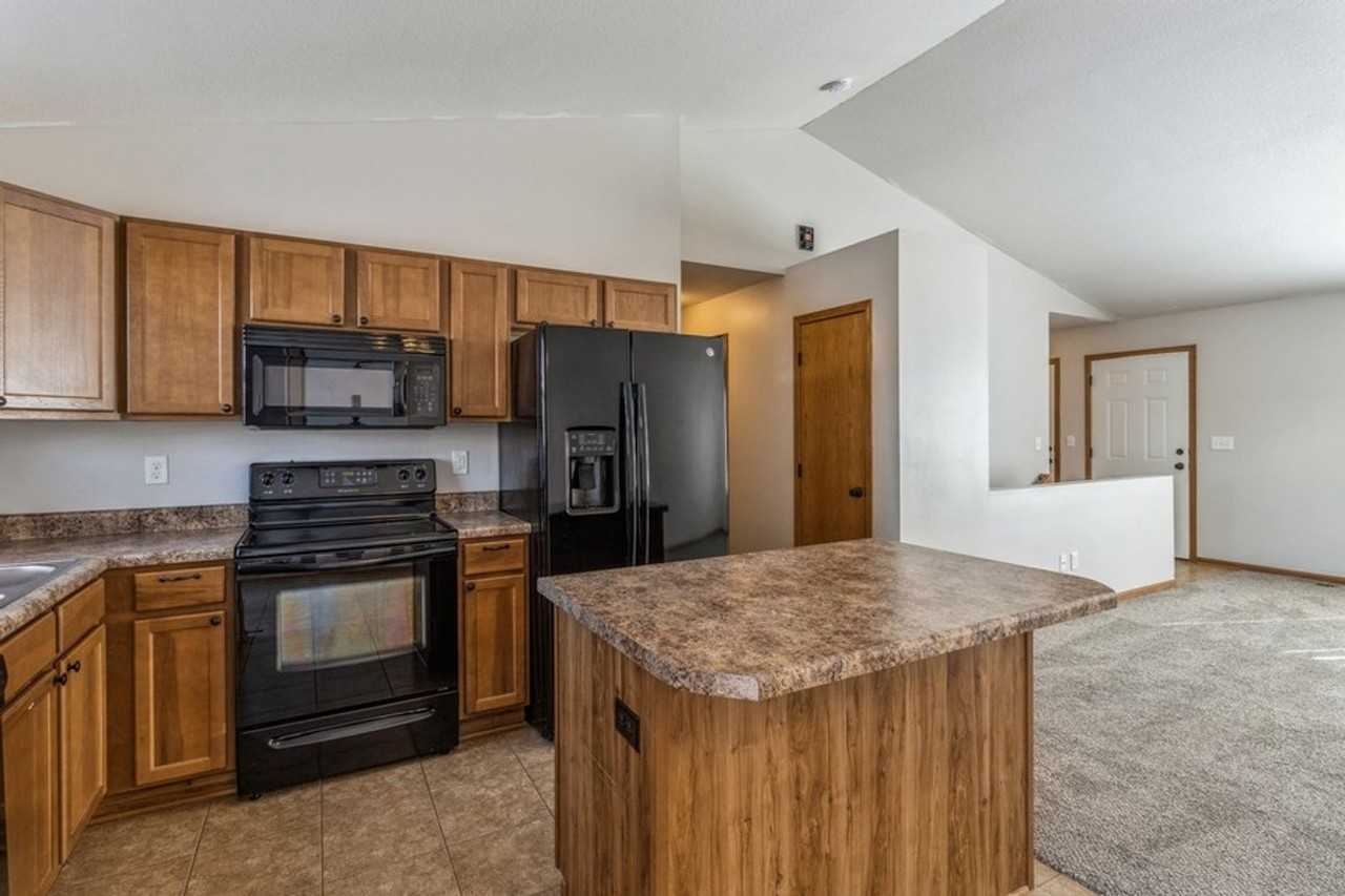 3518 Nw 20th St - Photo 3 of 17