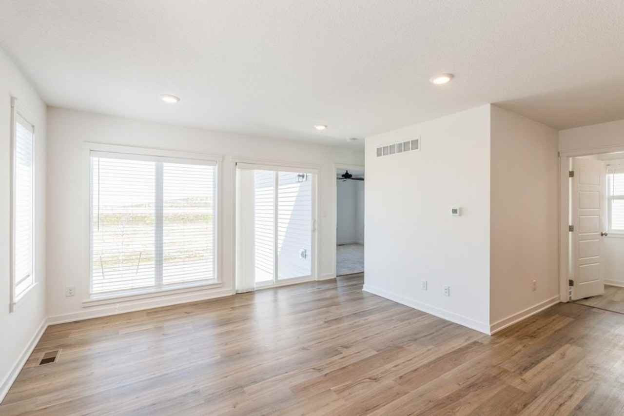 1241 Nw Yorktown Dr - Photo 2 of 16