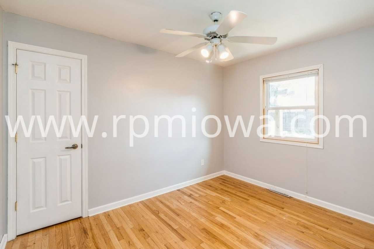 221 Sw Scott St - Photo 5 of 14