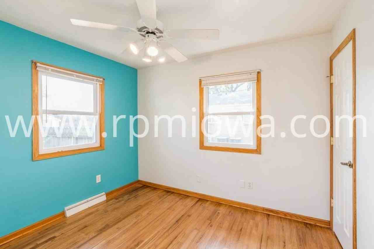 221 Sw Scott St - Photo 7 of 14