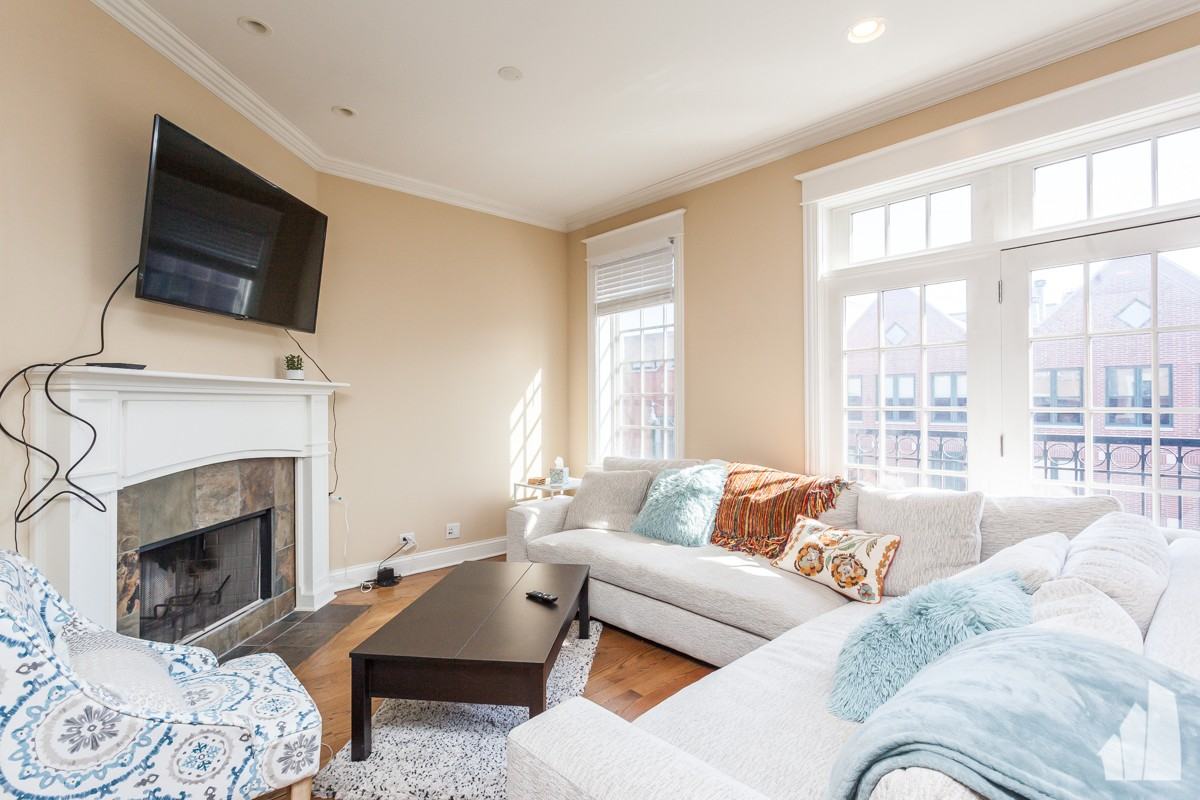 2730 N Lincoln Ave #4 - Photo 5 of 24