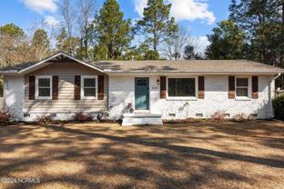 620 E New England Ave - Photo 1 of 1