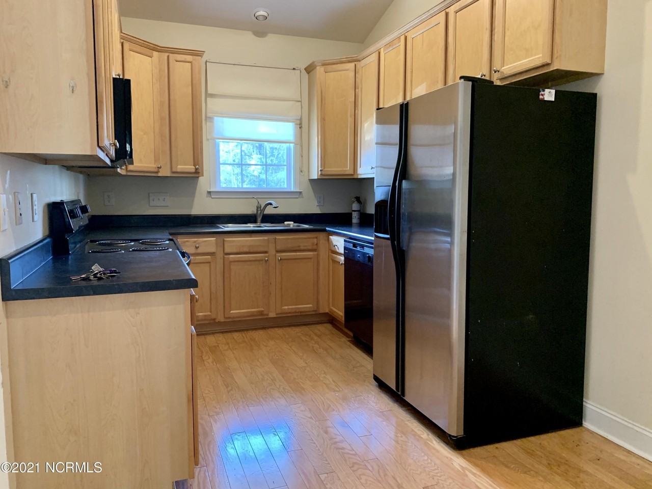 1044 Macklin St #12 - Photo 3 of 13