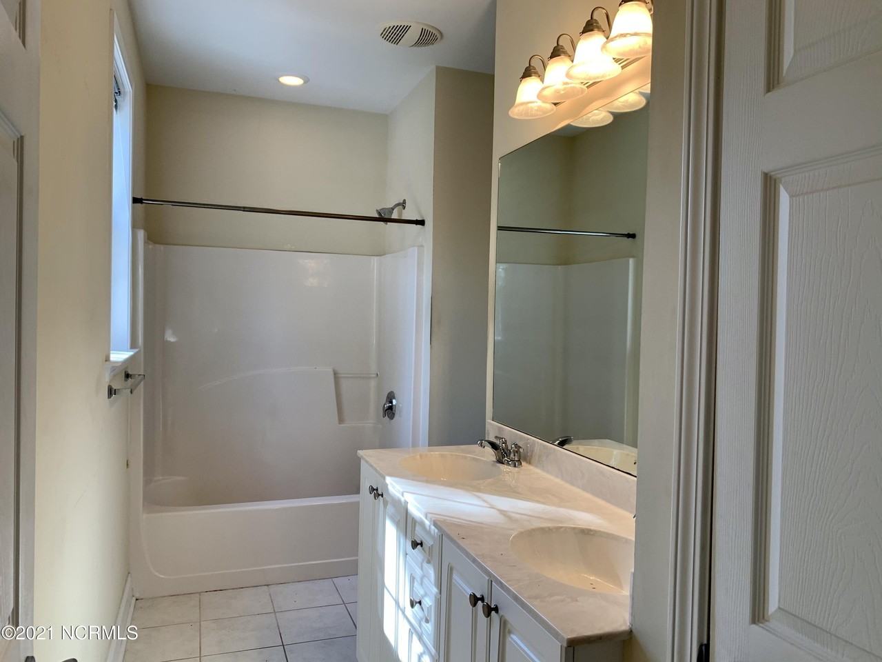 1044 Macklin St #12 - Photo 6 of 13