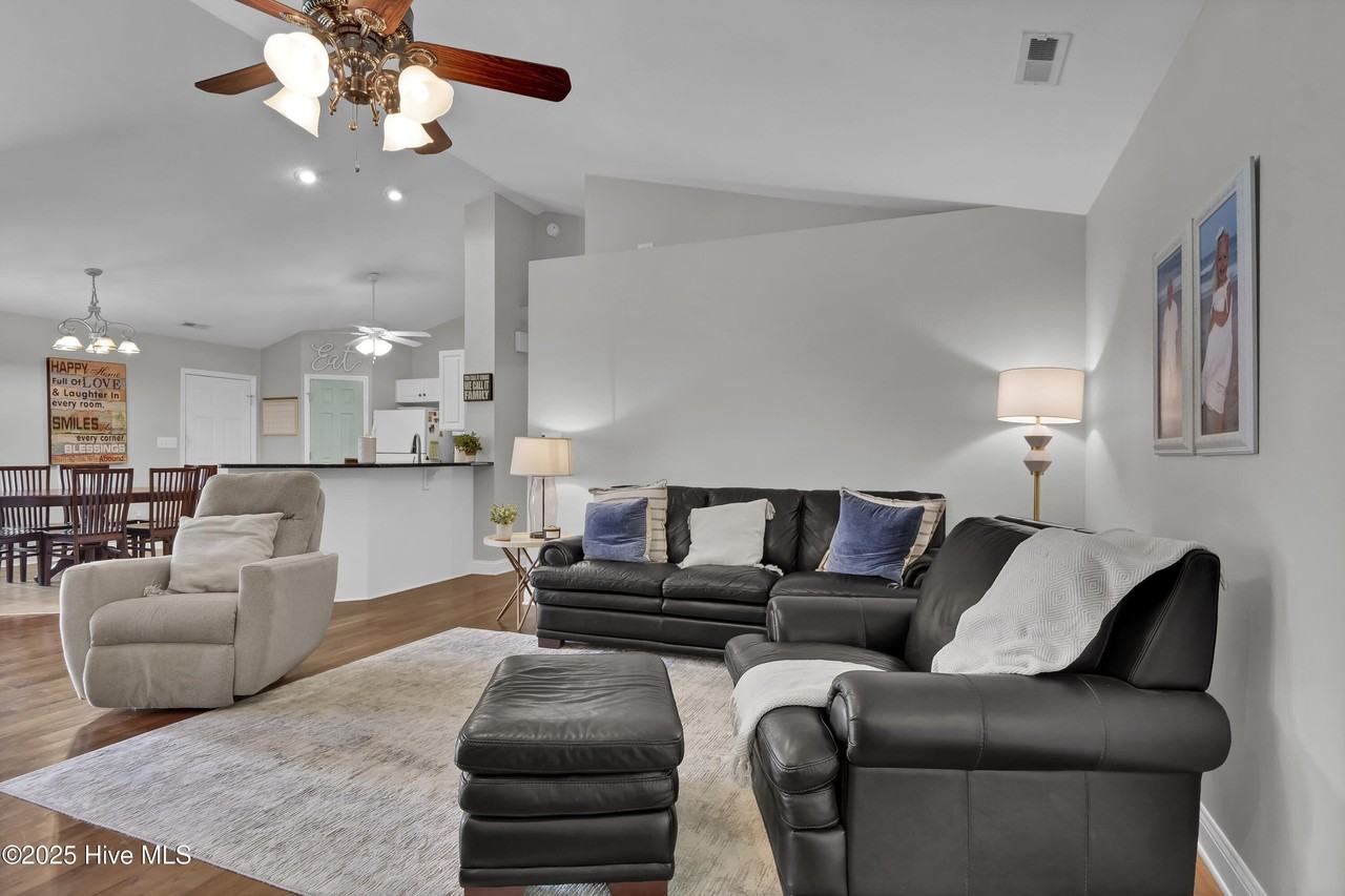 305 Lafayette St - Photo 4 of 31