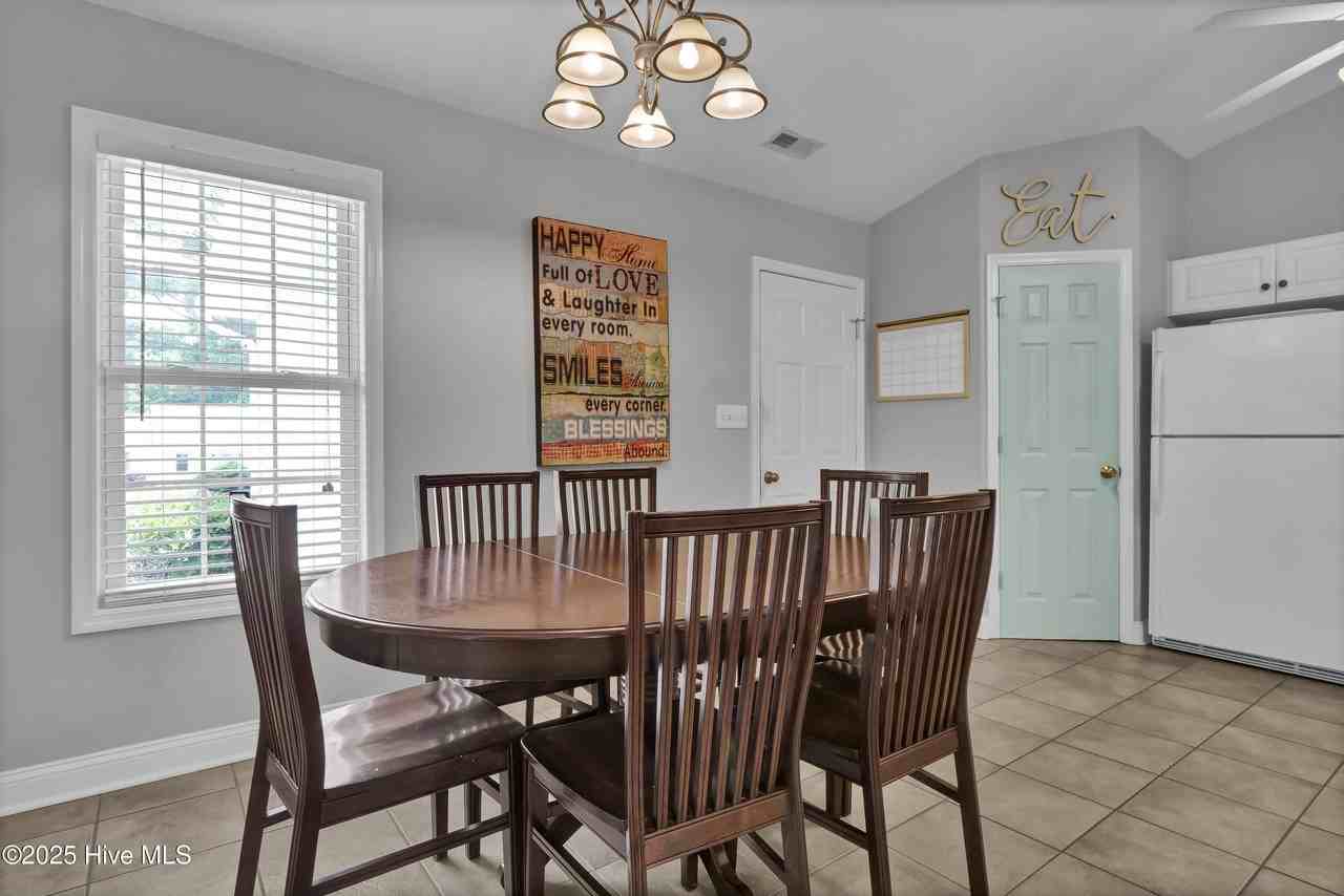 305 Lafayette St - Photo 7 of 31