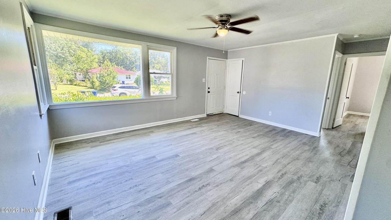 425 New River Dr - Photo 2 of 9