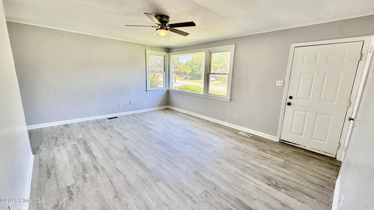 425 New River Dr - Photo 3 of 9
