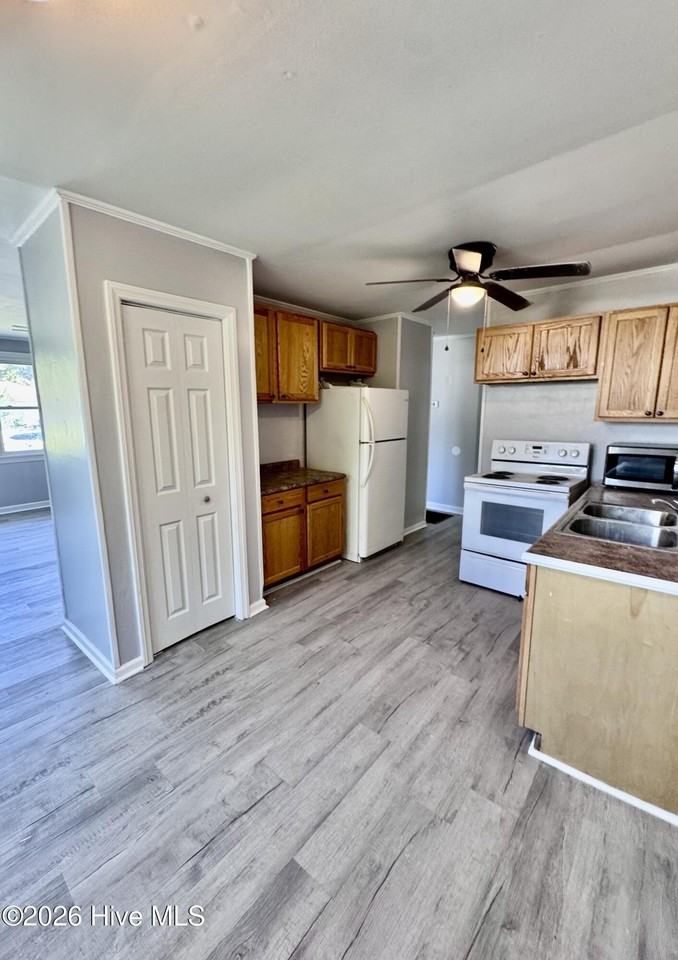 425 New River Dr - Photo 6 of 9