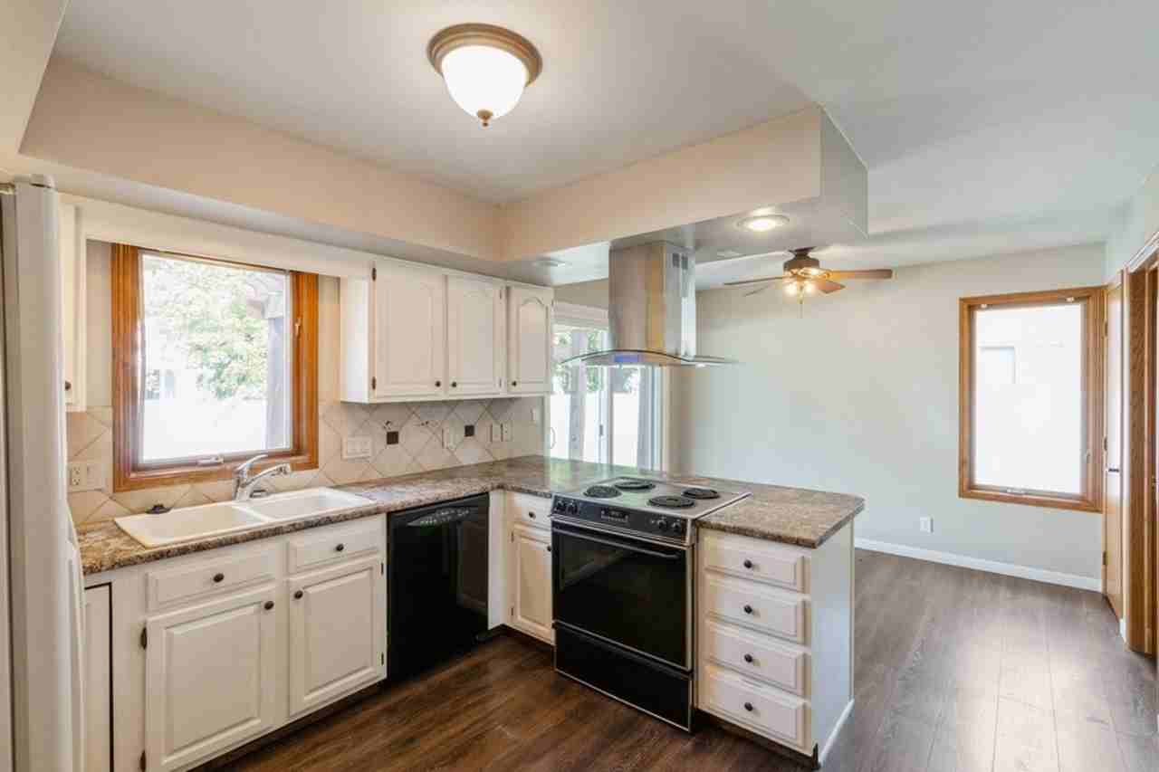1509 Kentucky Ave - Photo 4 of 16