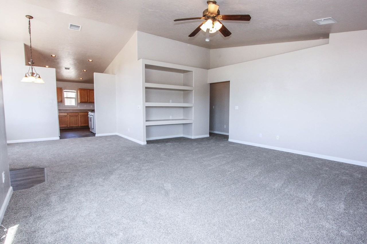 1917 Atlantic Ave - Photo 4 of 15