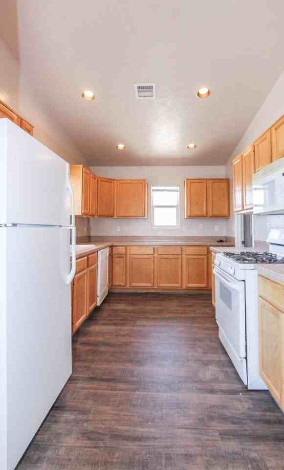 1917 Atlantic Ave - Photo 5 of 15