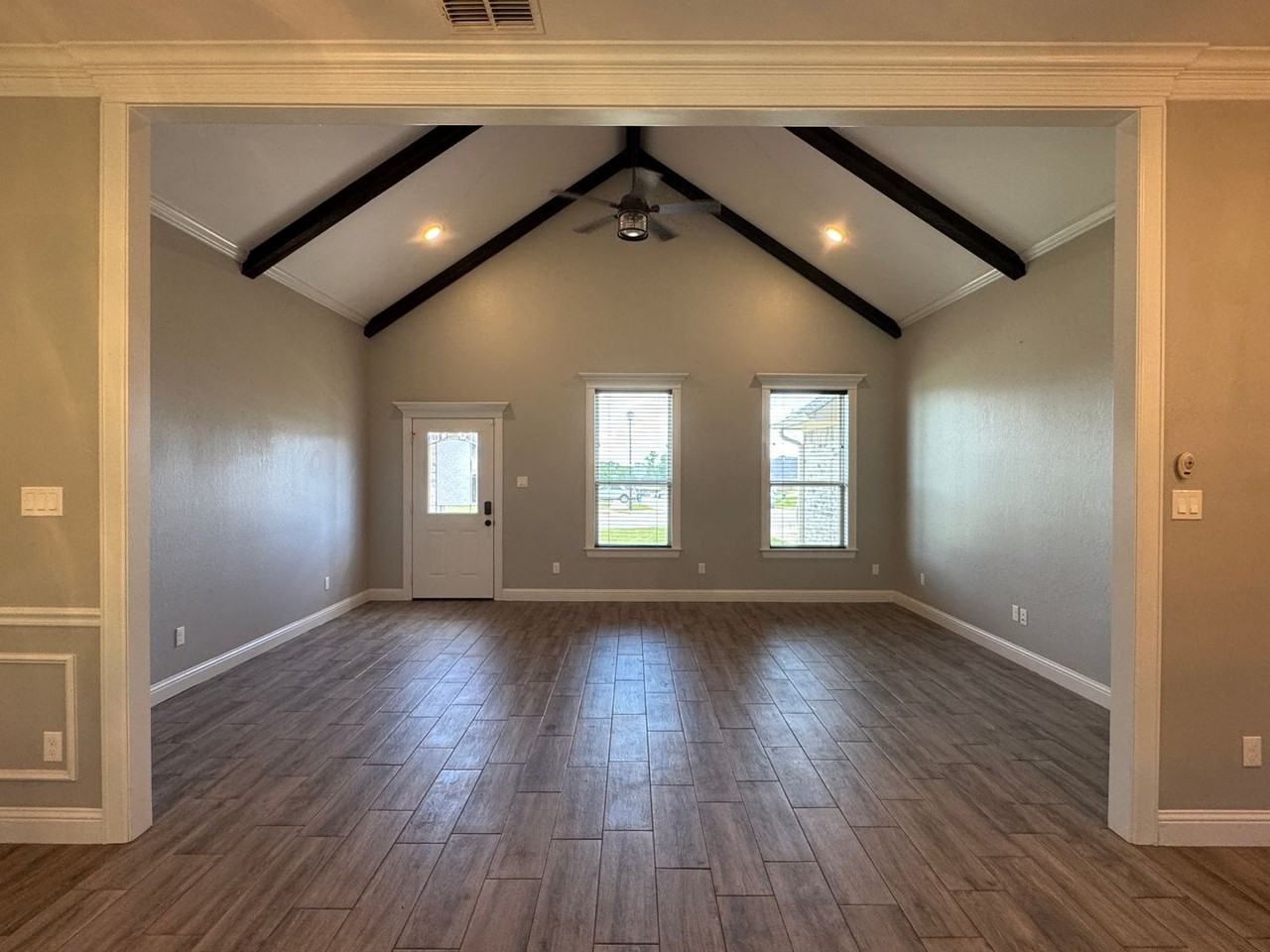 205 Meadow Ln - Photo 2 of 27