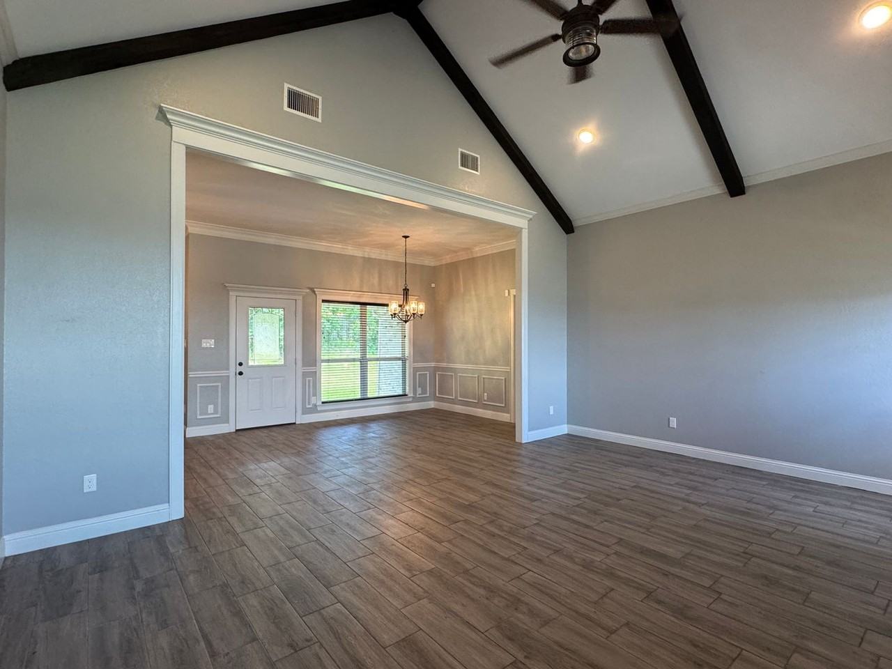 205 Meadow Ln - Photo 3 of 27