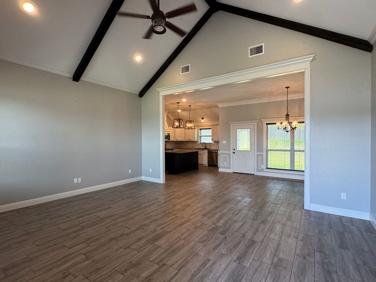 205 Meadow Ln - Photo 4 of 27