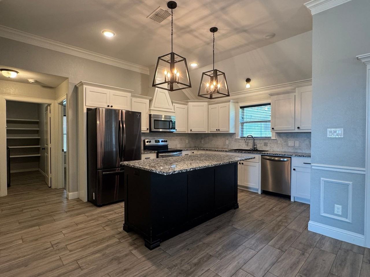 205 Meadow Ln - Photo 5 of 27