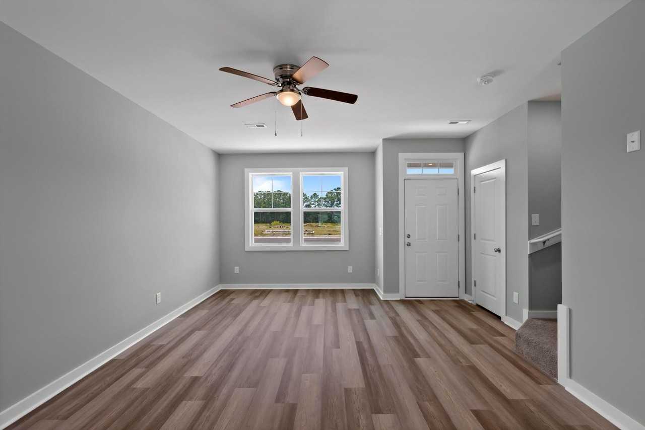 320 Starfish Ln - Photo 3 of 23