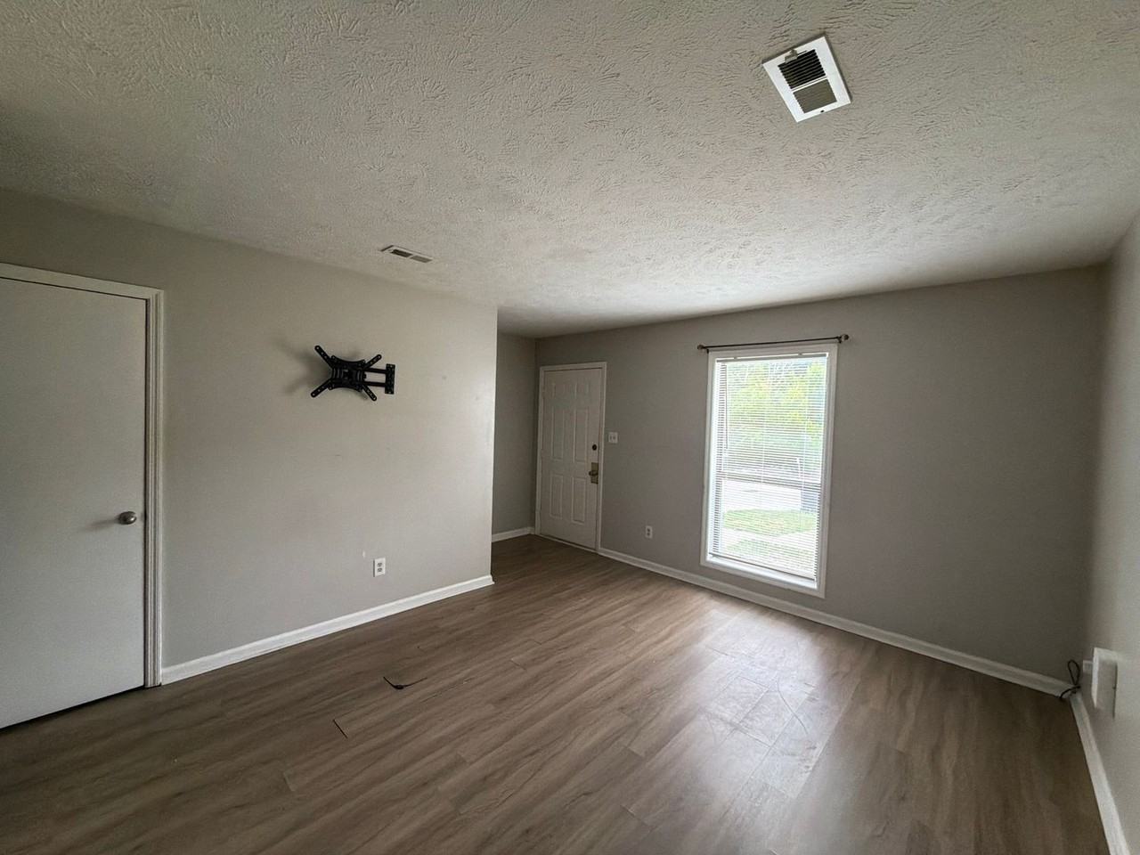 5914 Aftonshire Dr - Photo 3 of 9