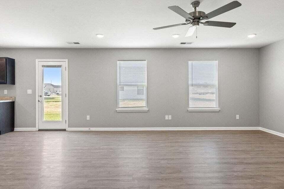 8141 Driftwood Loop - Photo 5 of 18