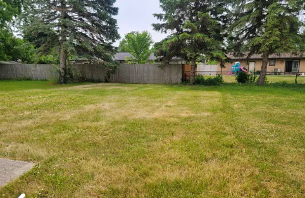 6295 Amanda Dr - Photo 2 of 10