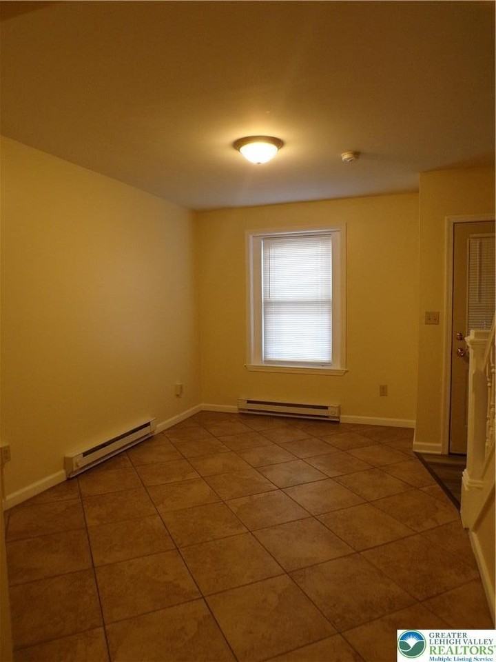 1624 1/2 Utica St - Photo 3 of 11