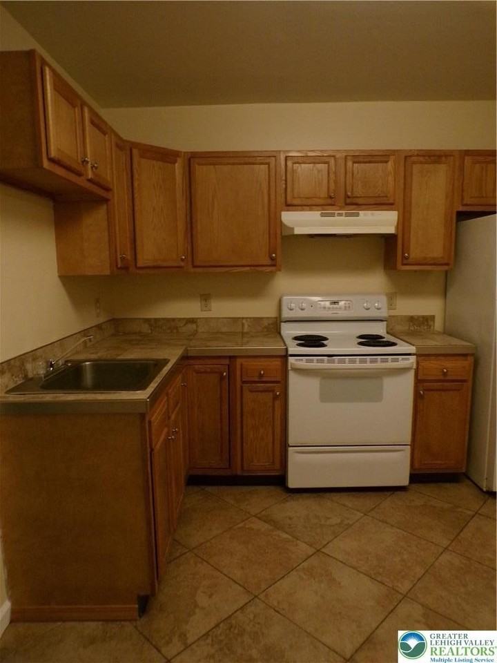 1624 1/2 Utica St - Photo 4 of 11