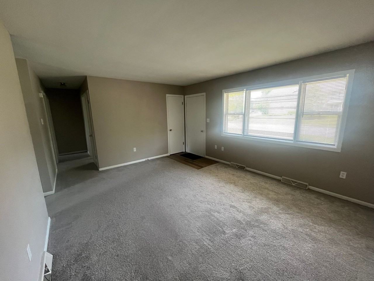 1851 W Grandview Blvd #1851 - Photo 2 of 10
