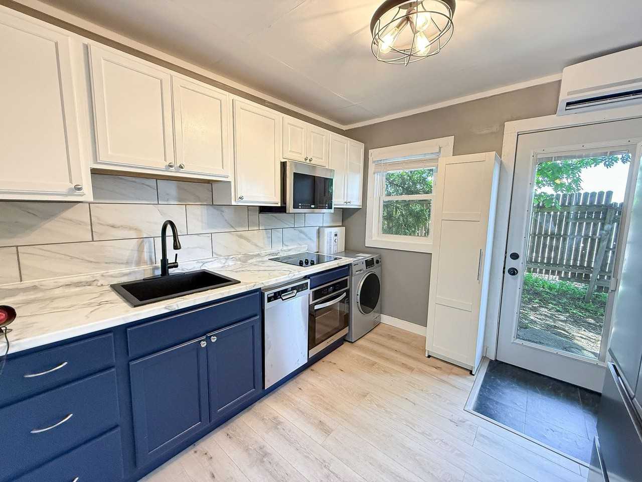 4936 University Ln - Photo 2 of 14