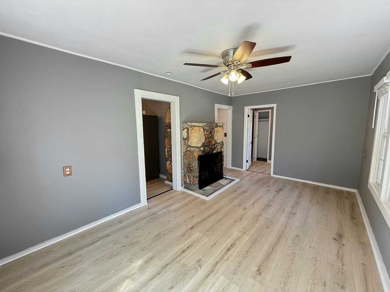 4936 University Ln - Photo 4 of 14