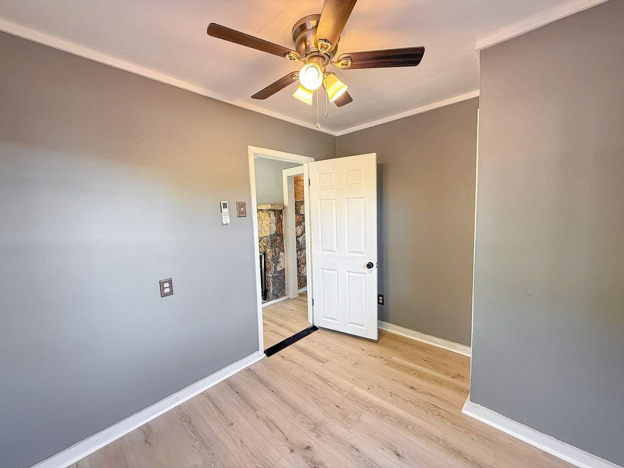 4936 University Ln - Photo 5 of 14