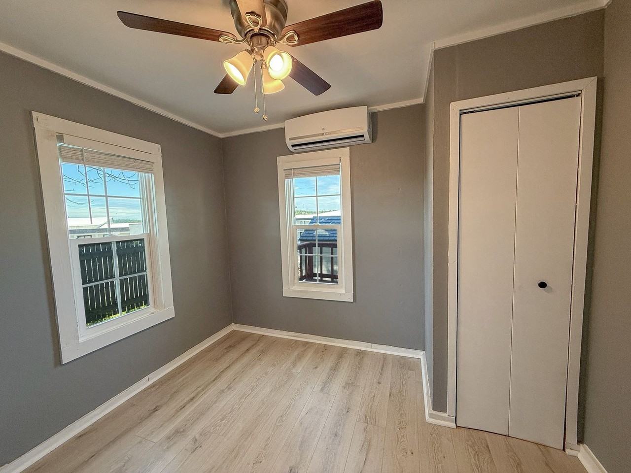 4936 University Ln - Photo 6 of 14